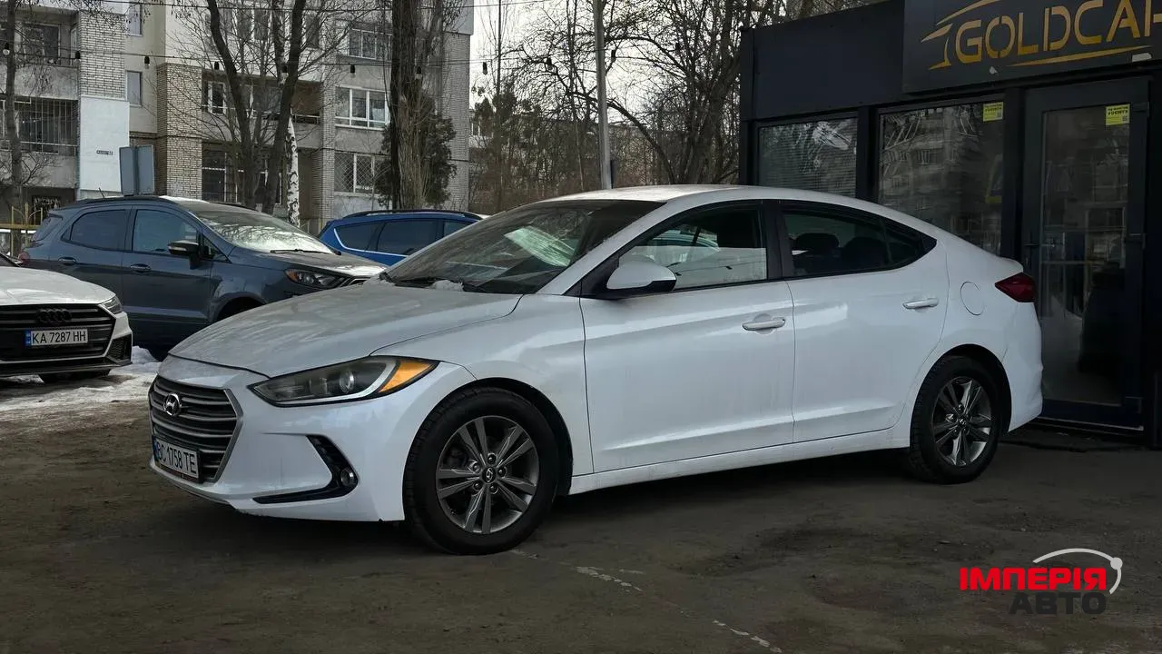 Hyundai Elantra - фото 2