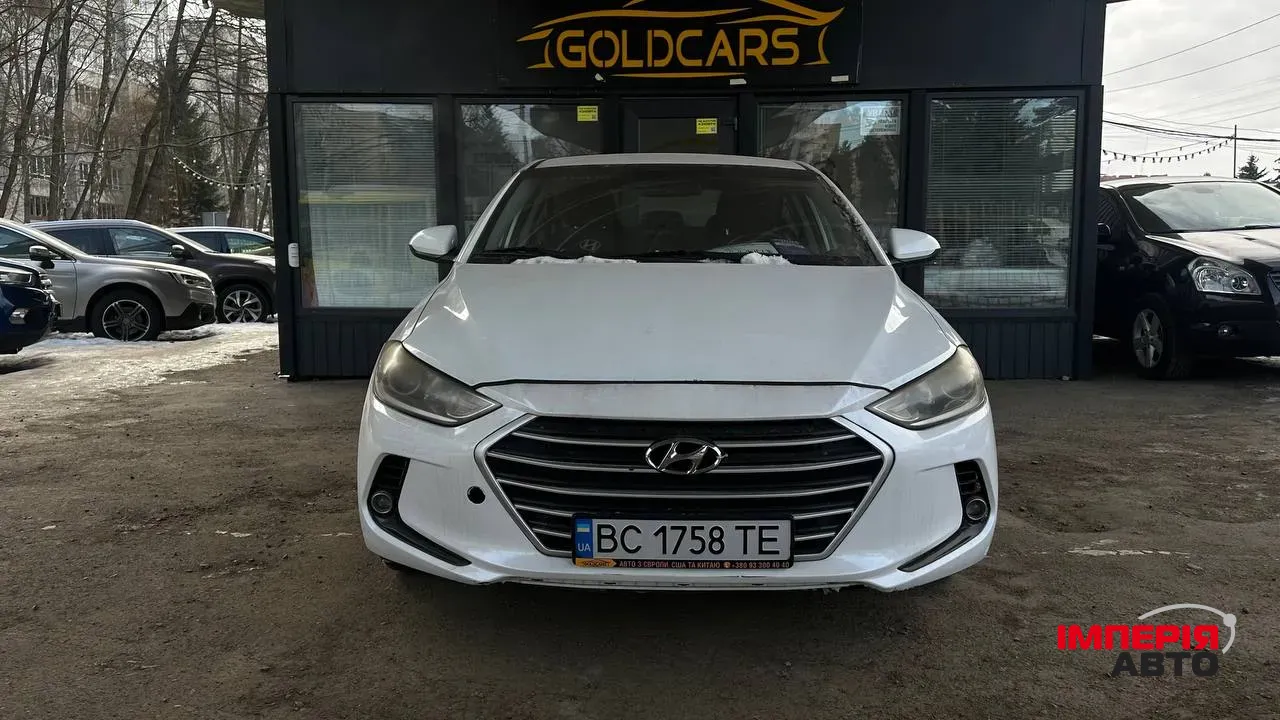 Hyundai Elantra - фото 1