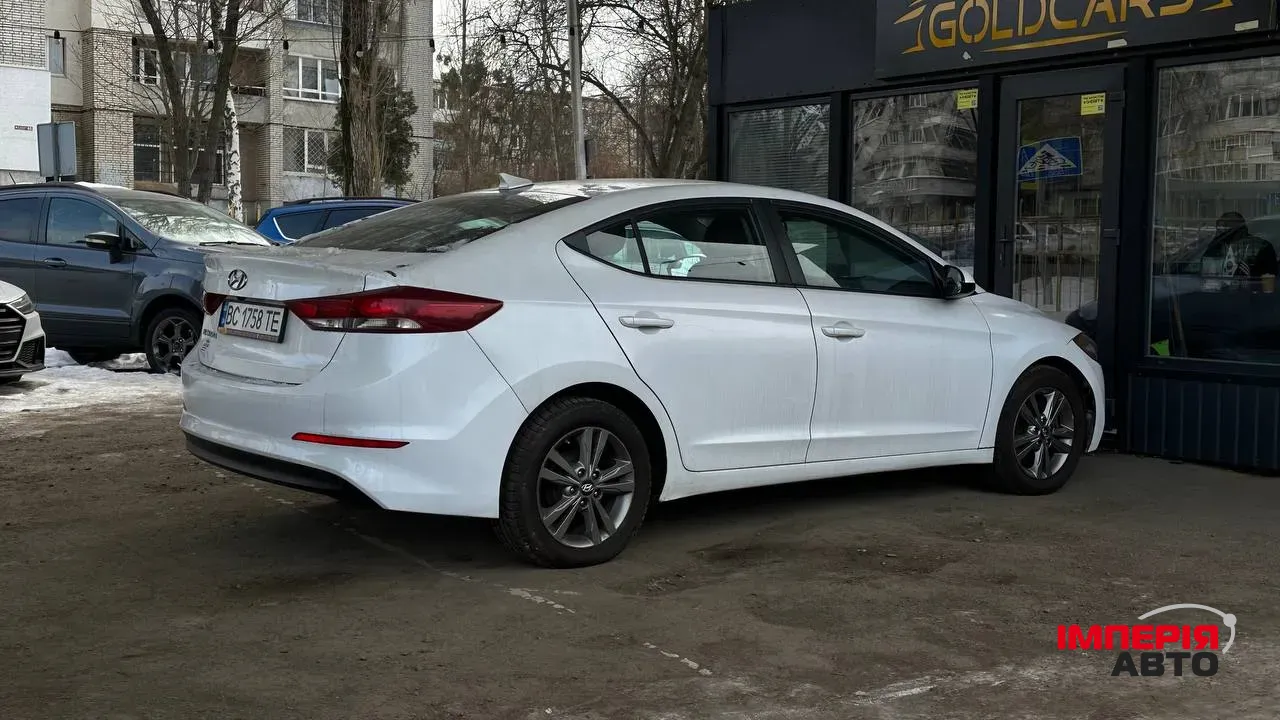 Hyundai Elantra - фото 8