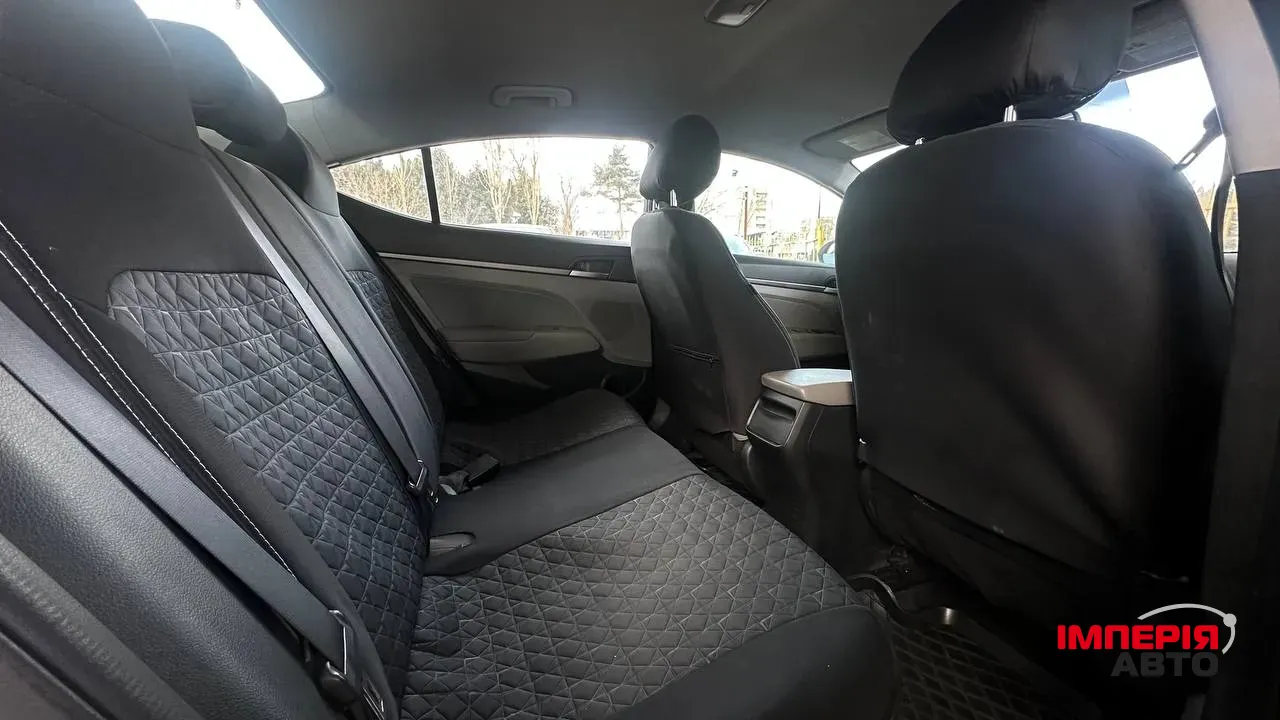Hyundai Elantra - фото 5