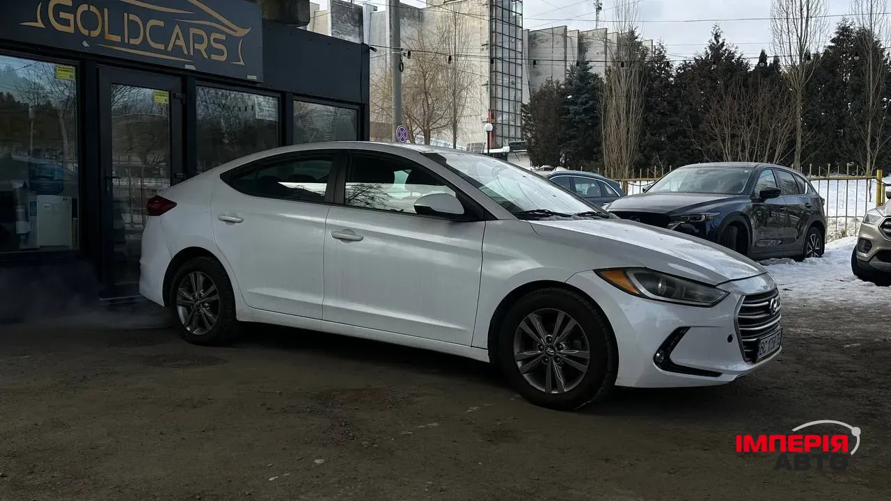 Hyundai Elantra - фото 3