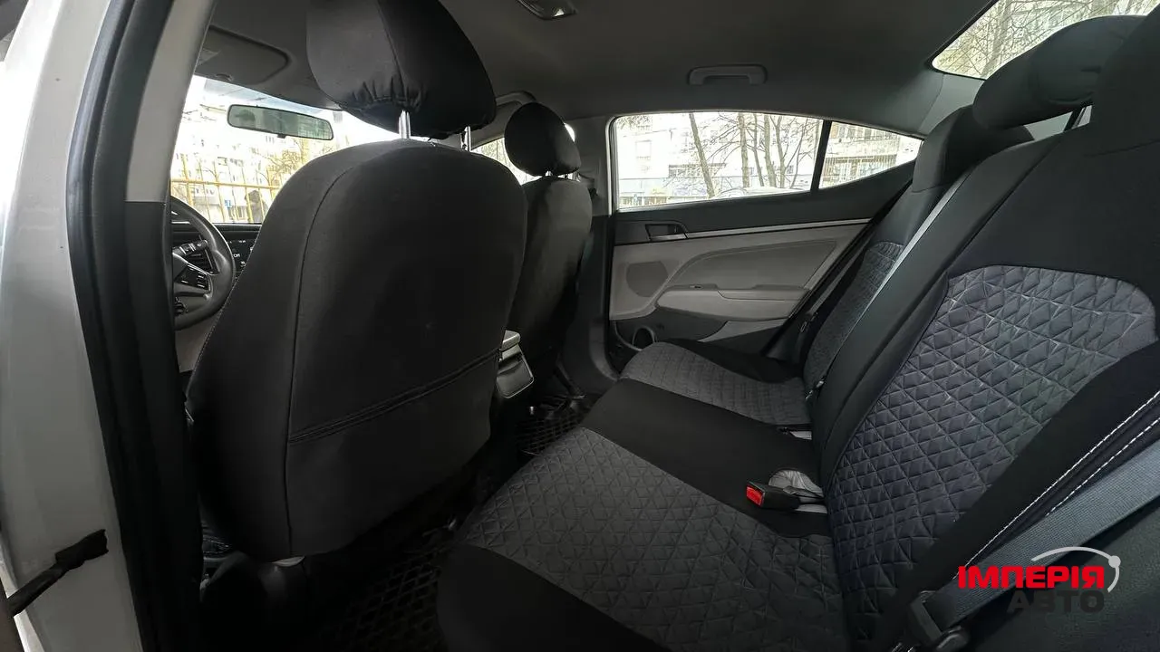 Hyundai Elantra - фото 6