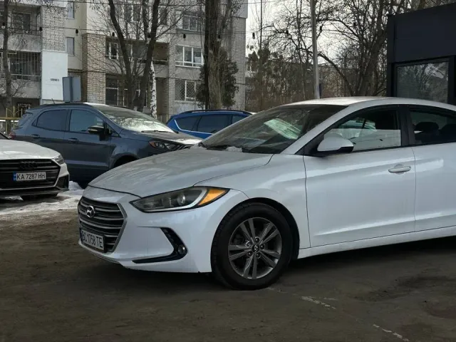 Hyundai Elantra - фото 2