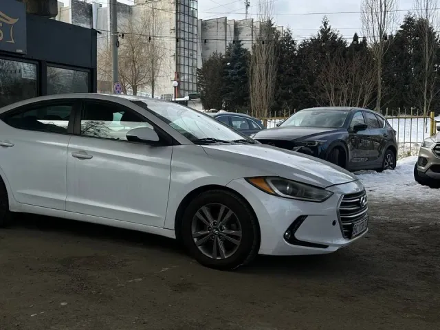 Hyundai Elantra - фото 3