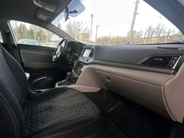 Hyundai Elantra - фото 4
