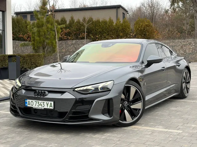Audi e-tron GT - фото 1