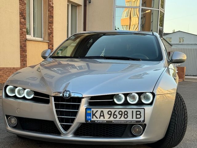 Alfa Romeo 159 - фото 1