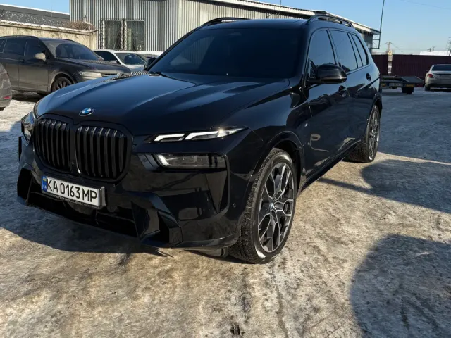 BMW X7 - фото 1