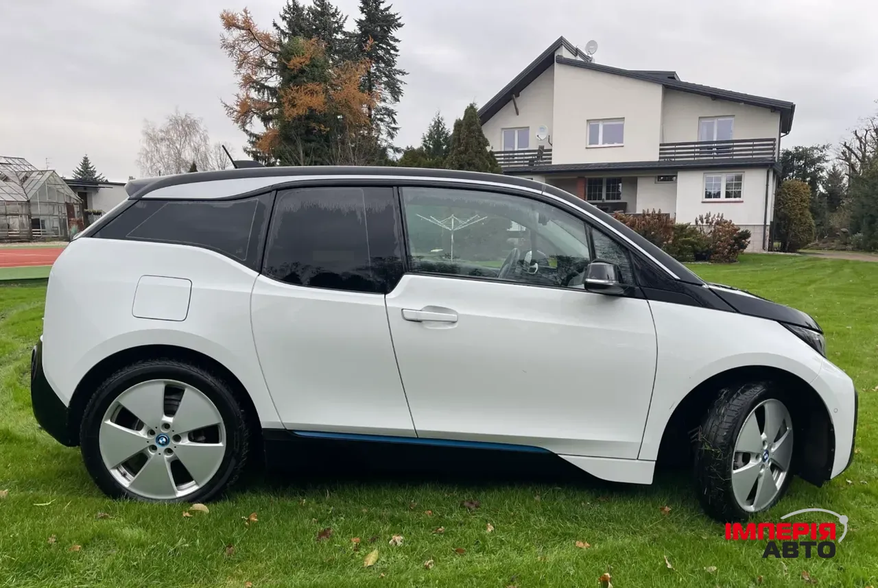 BMW i3 - фото 1