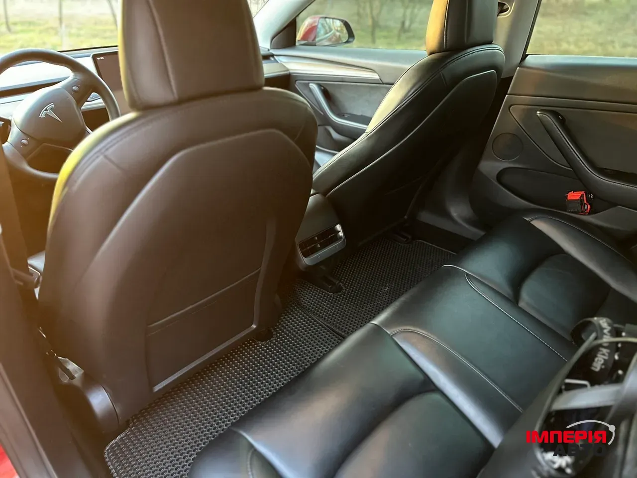 Tesla Model 3 - фото 8