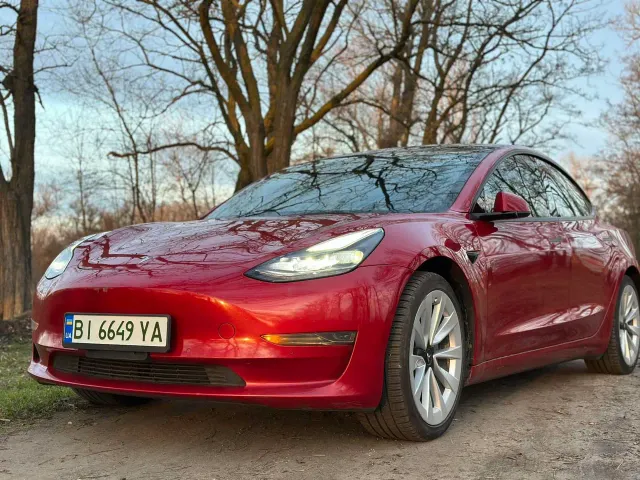 Tesla Model 3 - фото 1