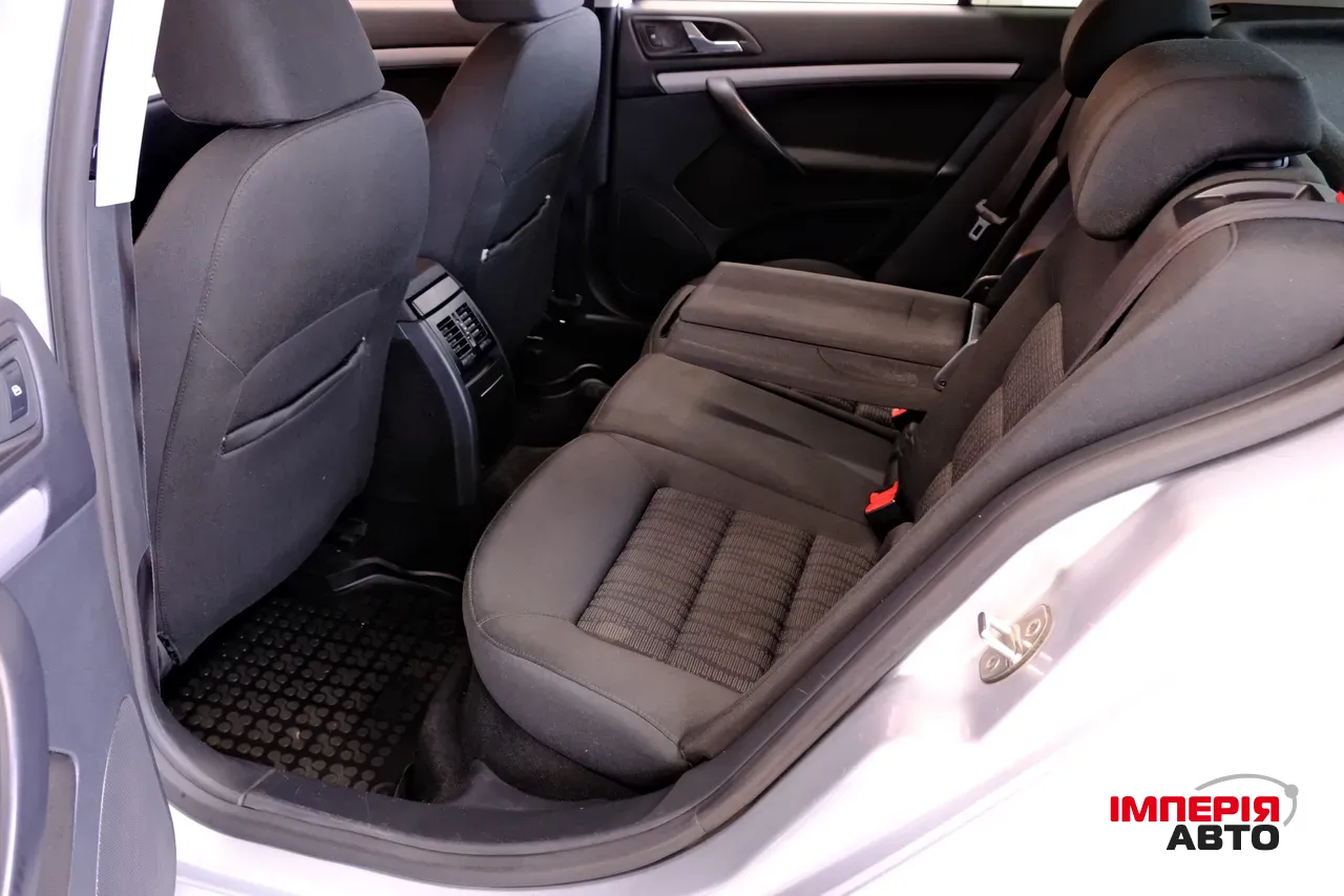 Skoda Octavia - фото 8