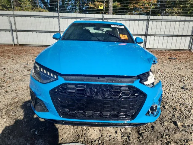 Audi A4 - фото 2