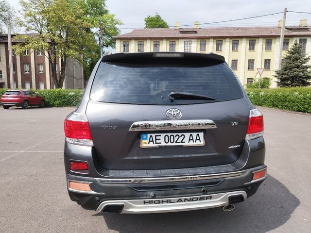 Toyota Highlander - фото 2