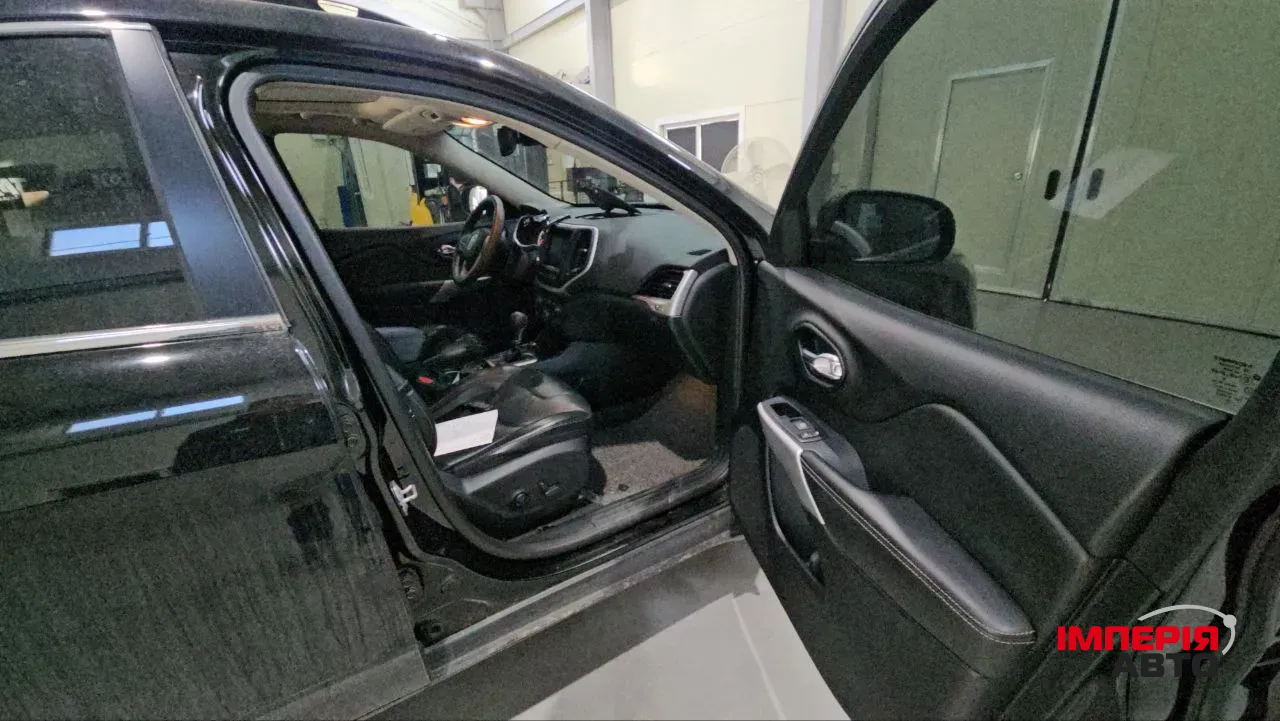 Jeep Cherokee - фото 14