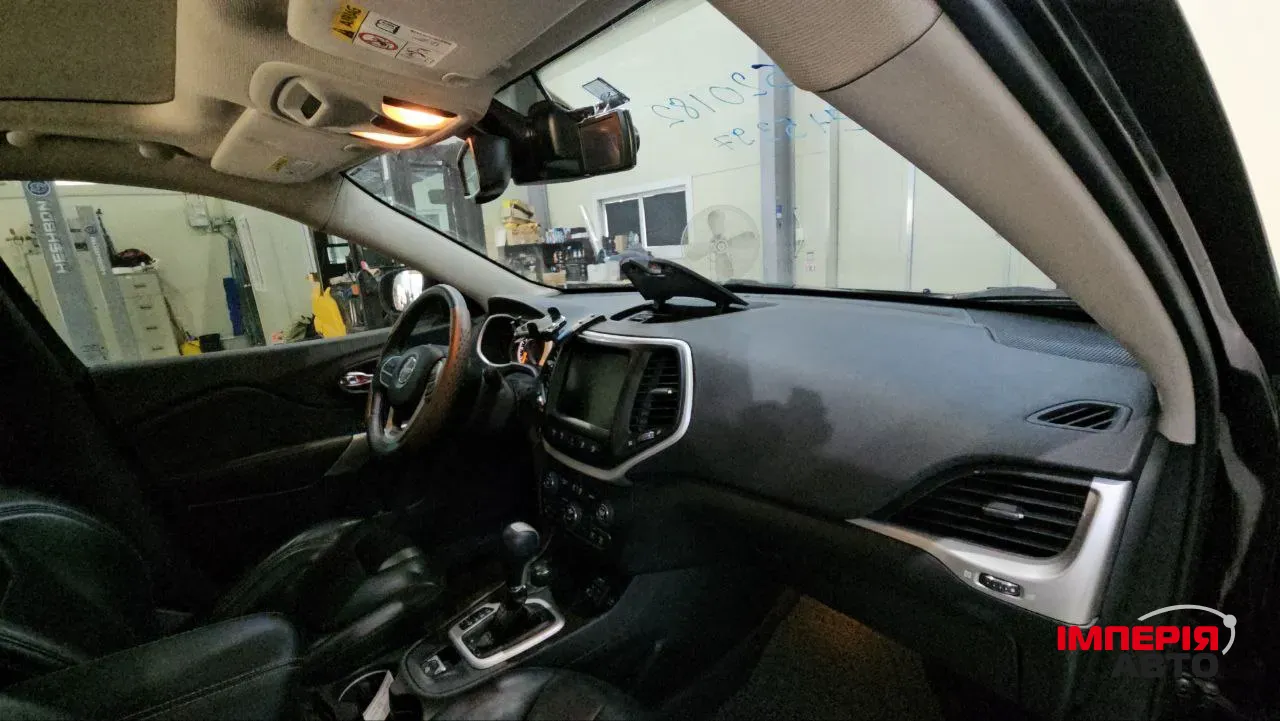 Jeep Cherokee - фото 12