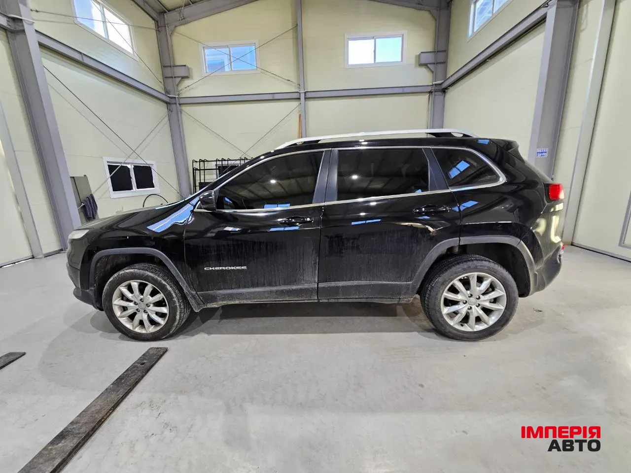 Jeep Cherokee - фото 3