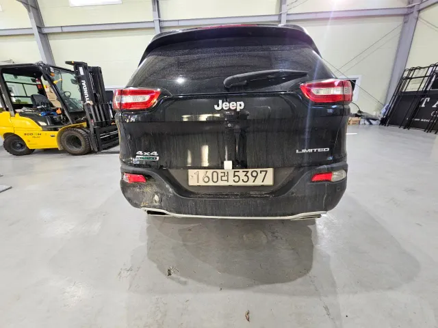 Jeep Cherokee - фото 5