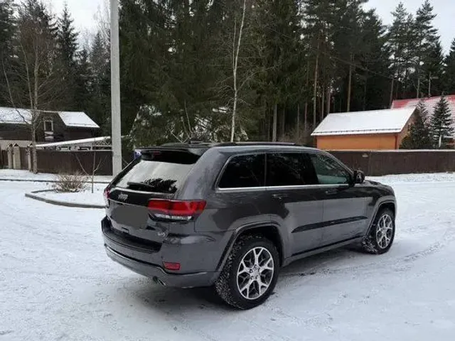 Jeep Grand Cherokee - фото 3