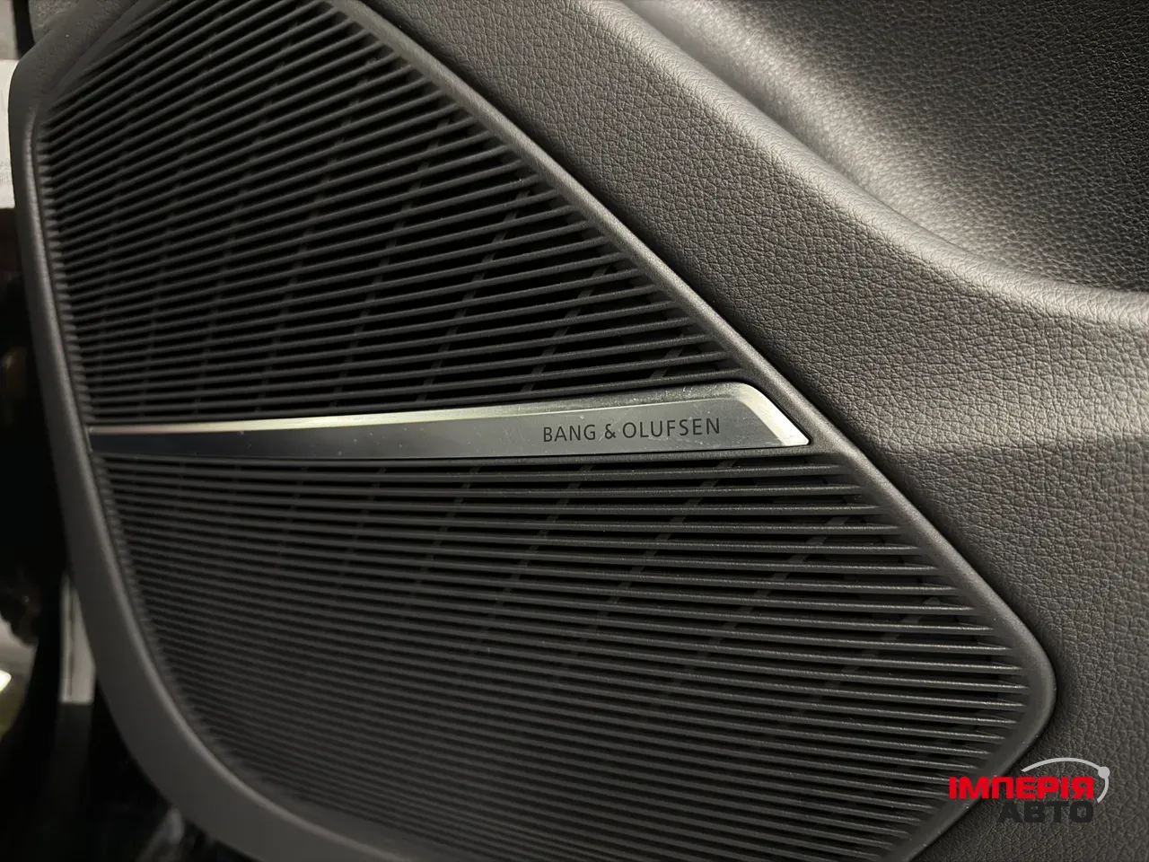 Audi RS Q8 - фото 33