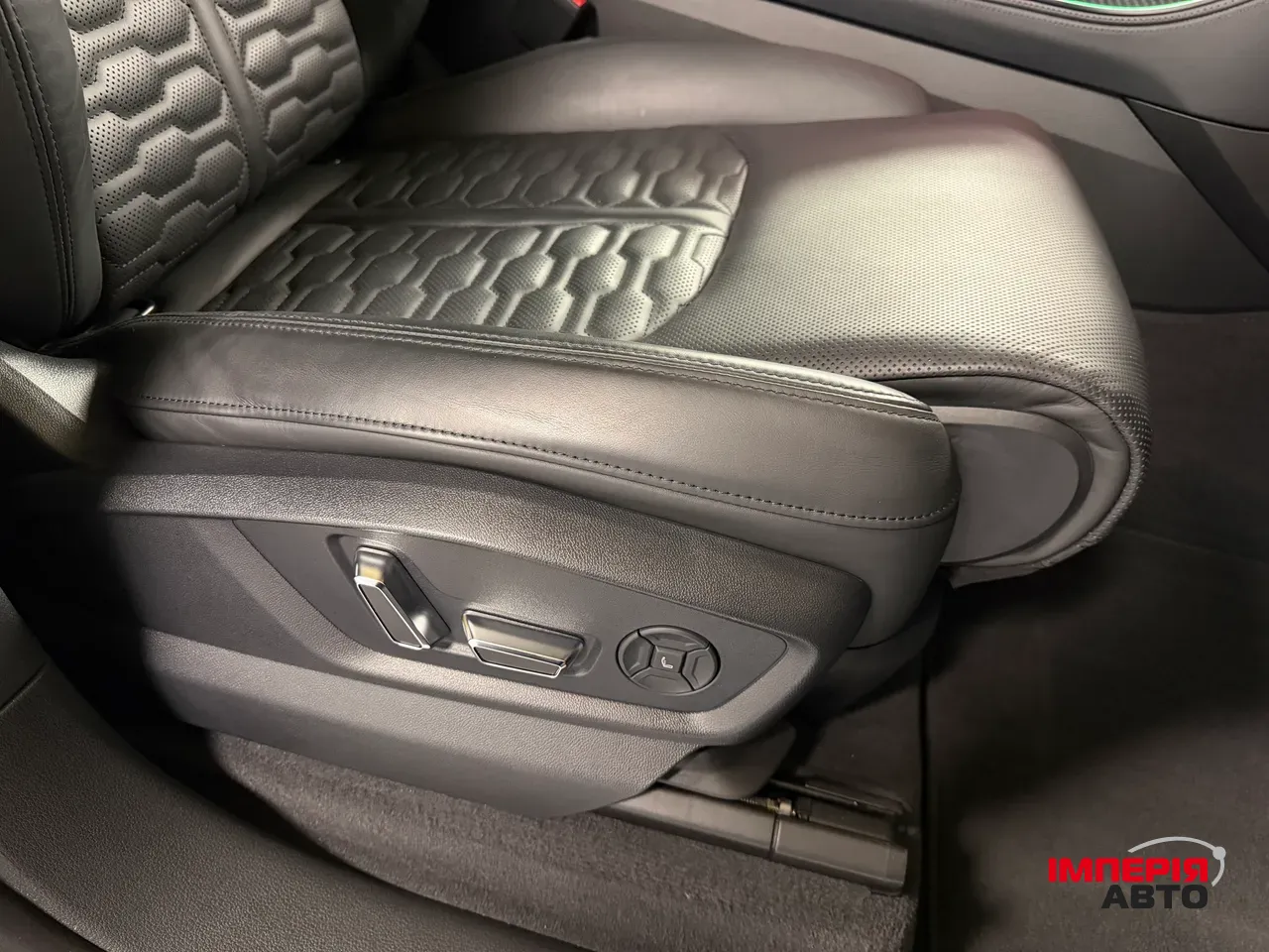 Audi RS Q8 - фото 39