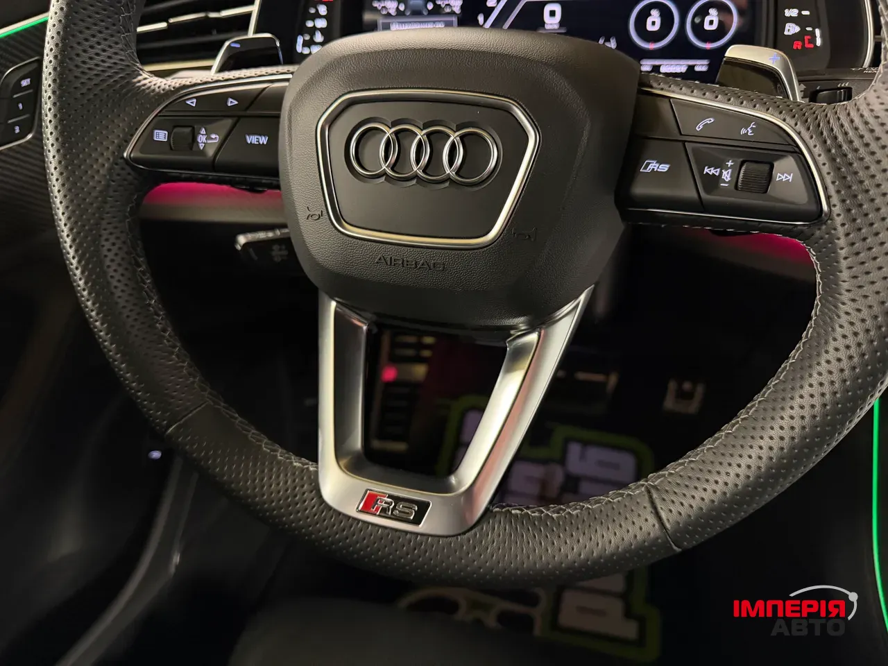 Audi RS Q8 - фото 13