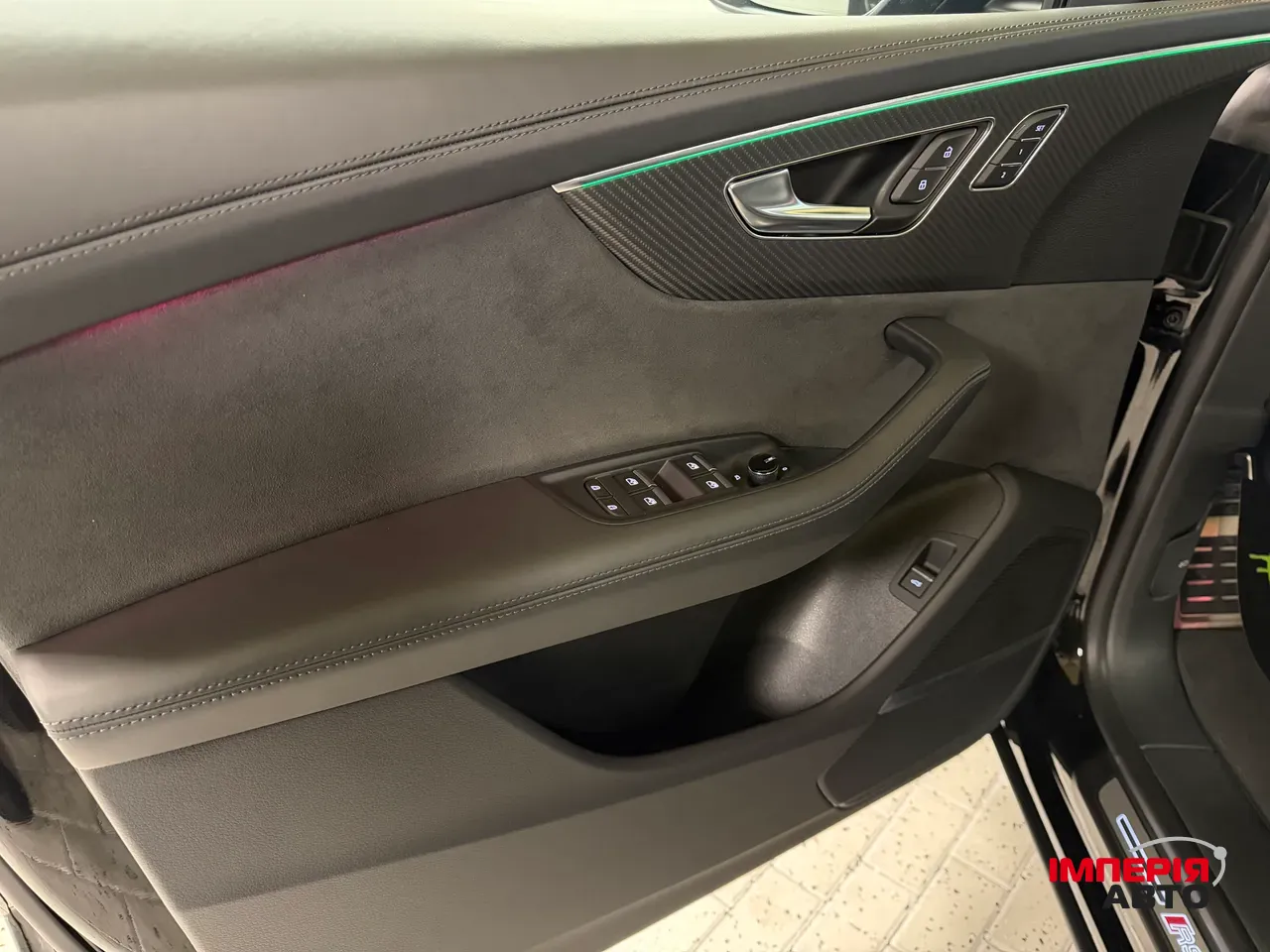 Audi RS Q8 - фото 26