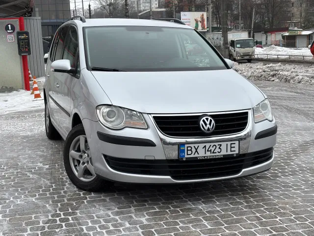 Volkswagen Touran - фото 4