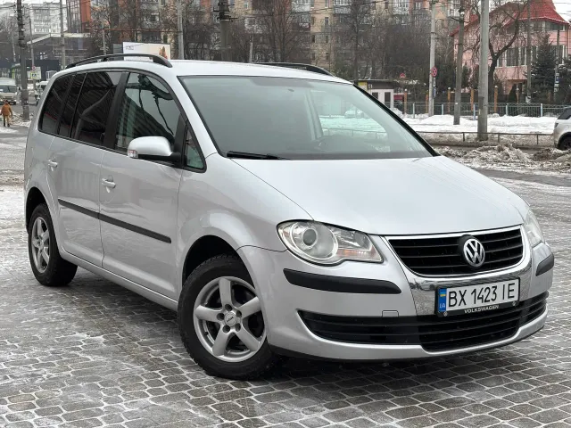 Volkswagen Touran - фото 2