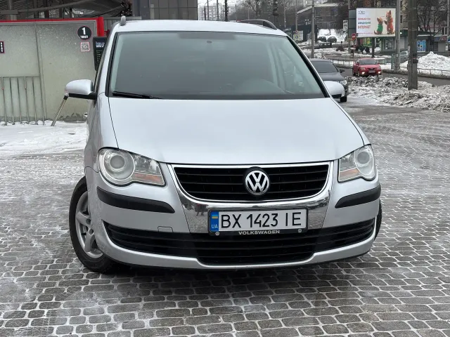 Volkswagen Touran - фото 5