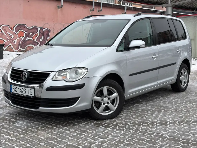 Volkswagen Touran - фото 1