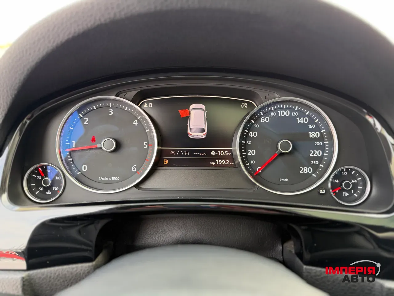 Volkswagen Touareg - фото 12