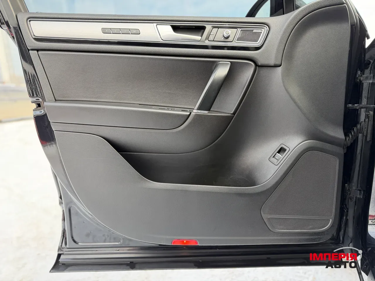 Volkswagen Touareg - фото 5