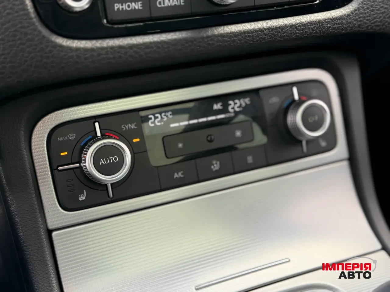 Volkswagen Touareg - фото 10