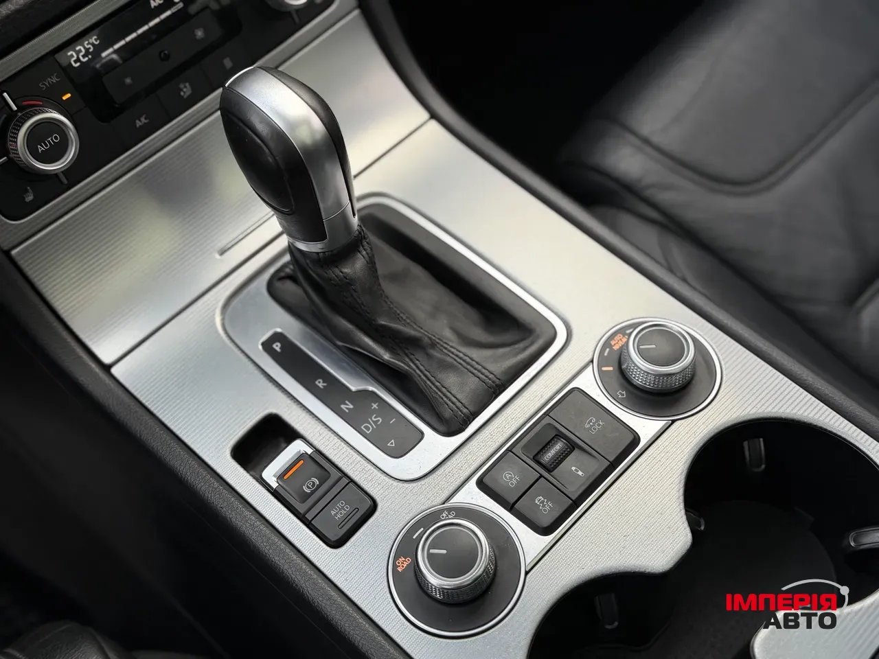 Volkswagen Touareg - фото 13