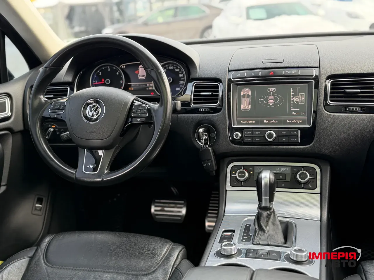 Volkswagen Touareg - фото 16