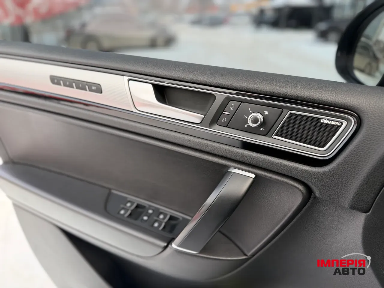 Volkswagen Touareg - фото 6