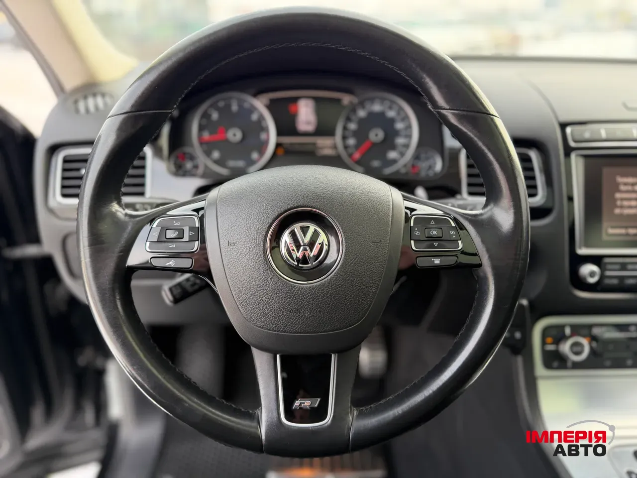 Volkswagen Touareg - фото 7