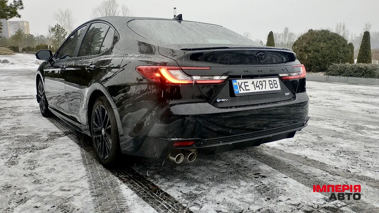 Toyota Camry - фото 4