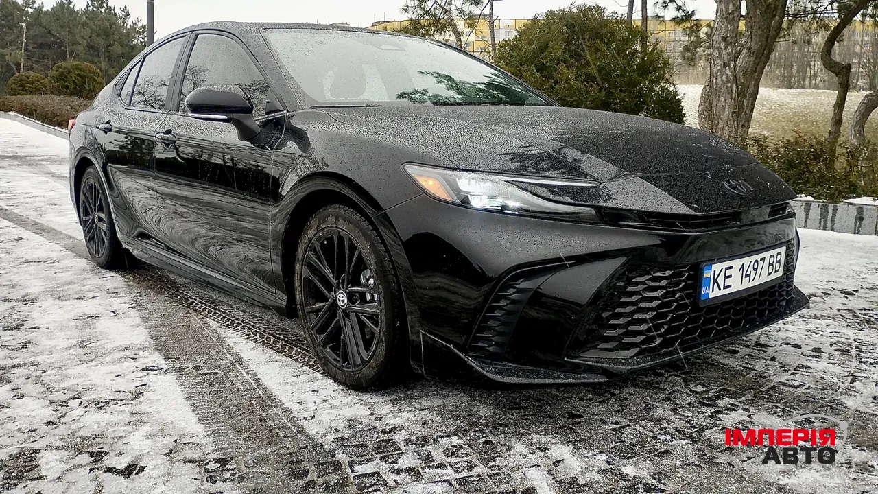 Toyota Camry - фото 2