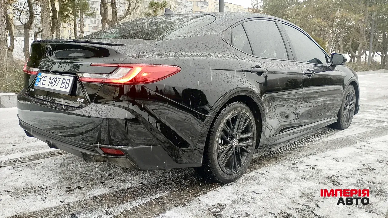 Toyota Camry - фото 3