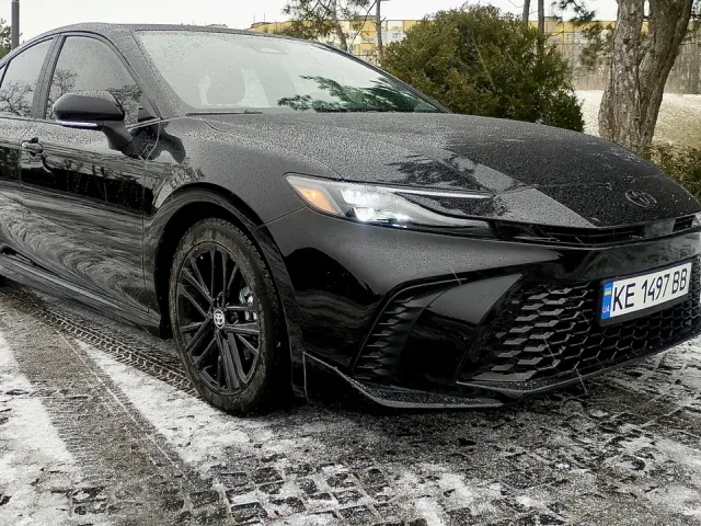 Toyota Camry - фото 2