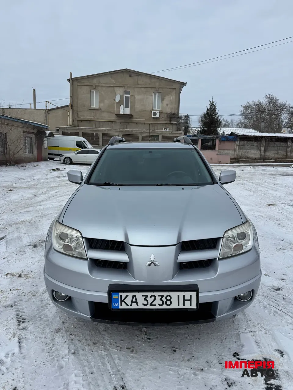 Mitsubishi Outlander - фото 1