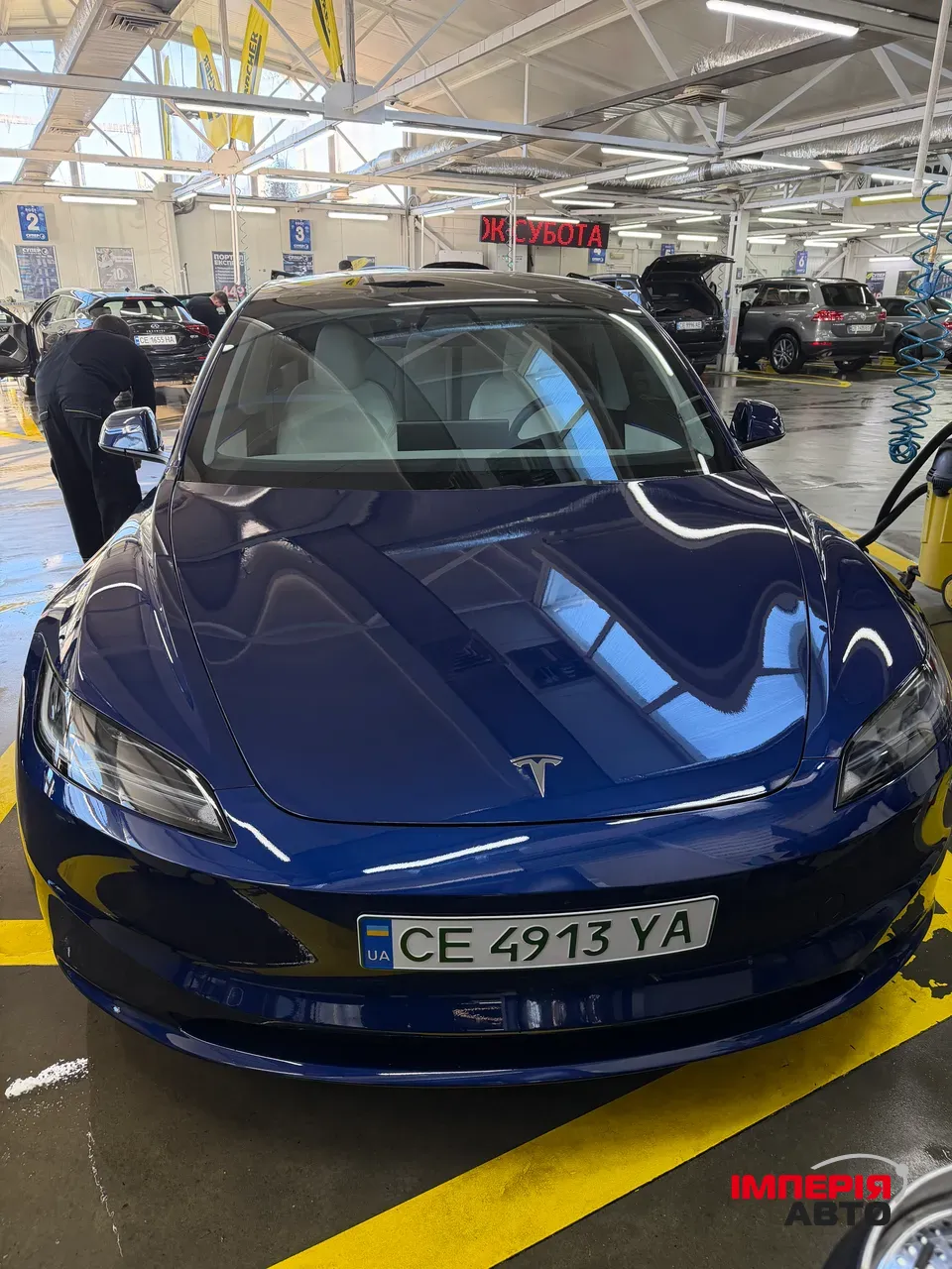 Tesla Model 3 - фото 1