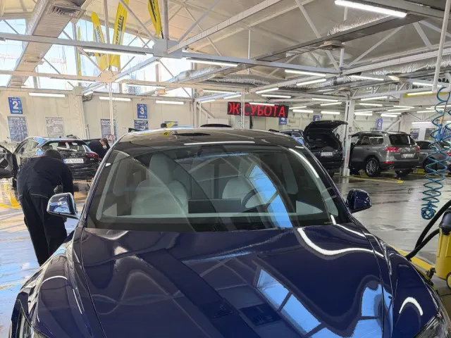 Tesla Model 3 - фото 1