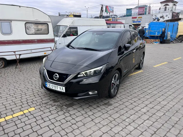 Nissan Leaf - фото 1