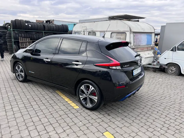 Nissan Leaf - фото 2