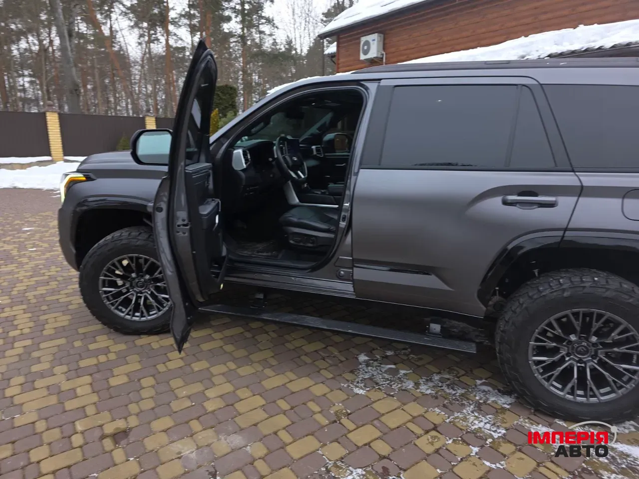 Toyota Sequoia - фото 5