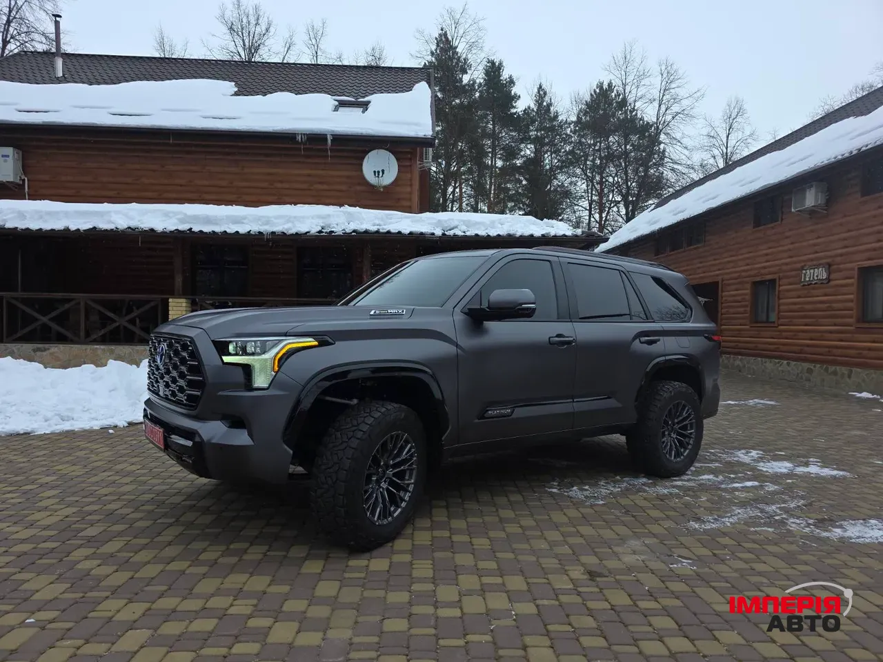 Toyota Sequoia - фото 1