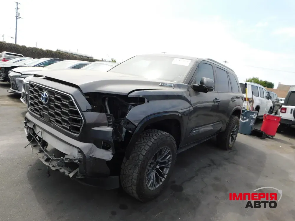 Toyota Sequoia - фото 24